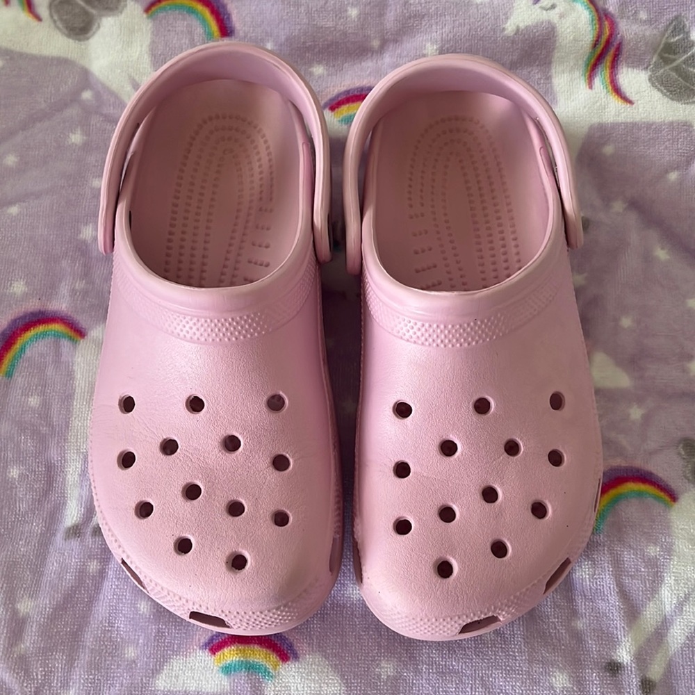 Light pink crocs men’s 8 women’s 10
